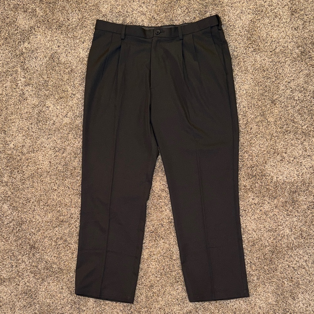 Haggar Men's Elegant Dark Grey Trousers